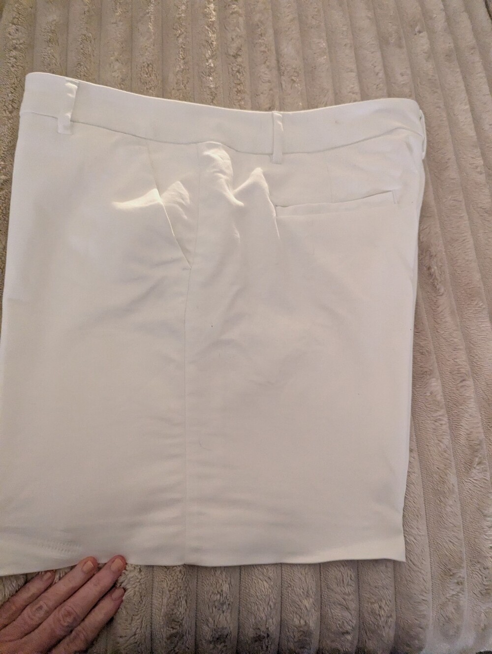 Lilly Pulitzer Bright White Shorts with Clean Lines And Pockets 7 "